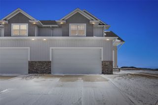 2411 Bluegrass St, Marion, IA 52302