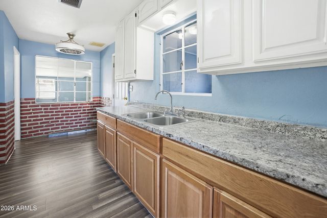 3317 W SELLS Drive, Phoenix, AZ 85017