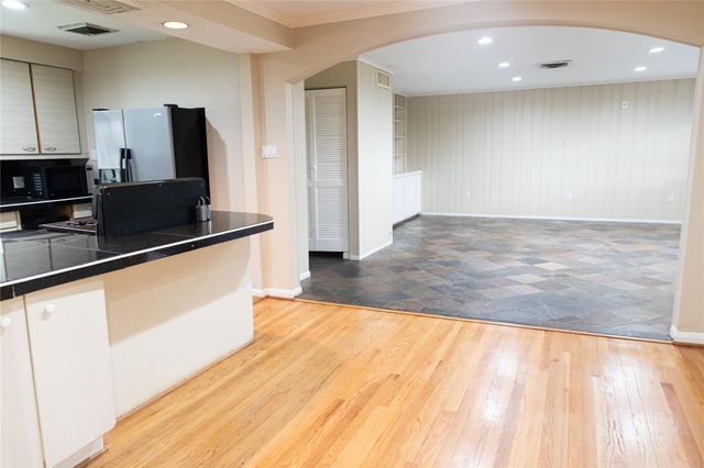 5564 Aspen Street, Bellaire, TX 77401