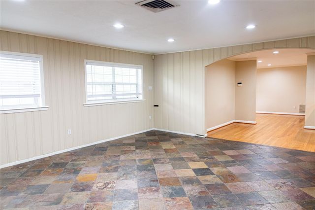 5564 Aspen Street, Bellaire, TX 77401