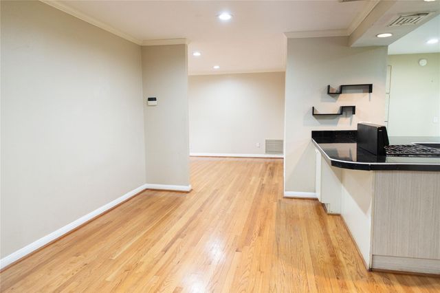 5564 Aspen Street, Bellaire, TX 77401