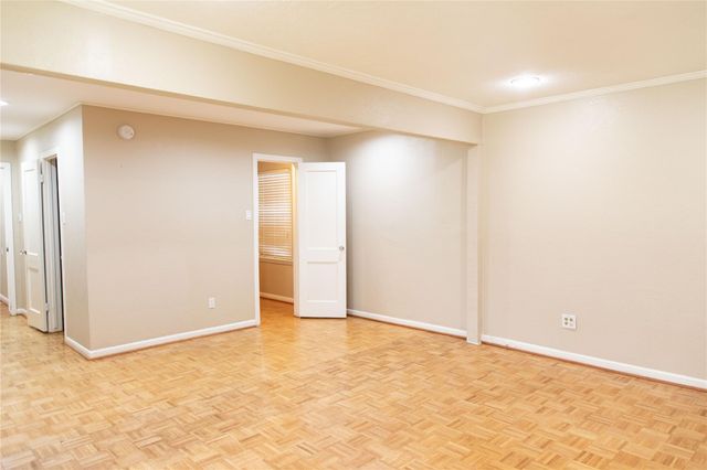 5564 Aspen Street, Bellaire, TX 77401