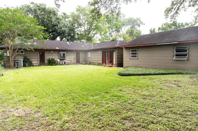 5564 Aspen Street, Bellaire, TX 77401