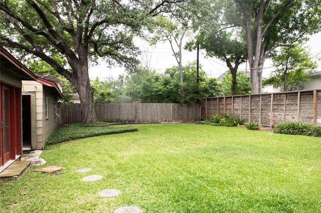 5564 Aspen Street, Bellaire, TX 77401