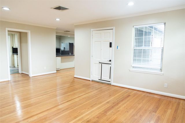5564 Aspen Street, Bellaire, TX 77401