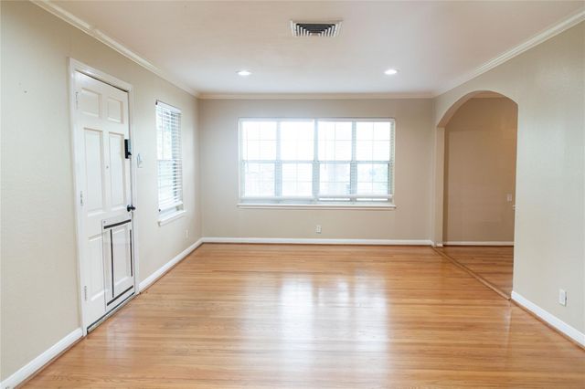 5564 Aspen Street, Bellaire, TX 77401