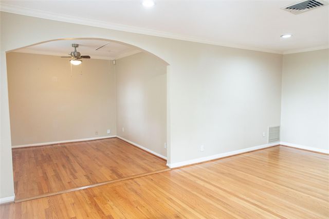 5564 Aspen Street, Bellaire, TX 77401