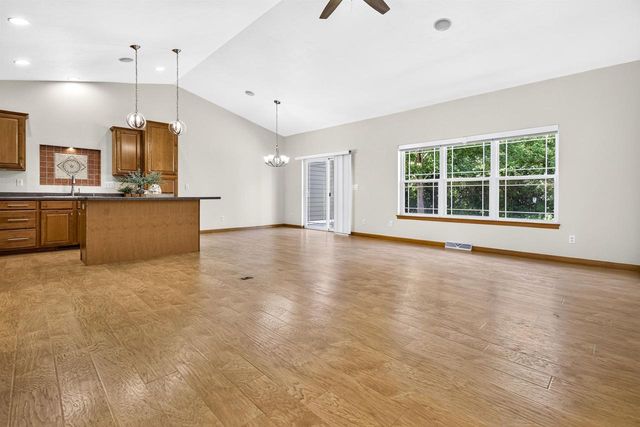1717 OAK HOLLOW LANE, Neenah, WI 54956