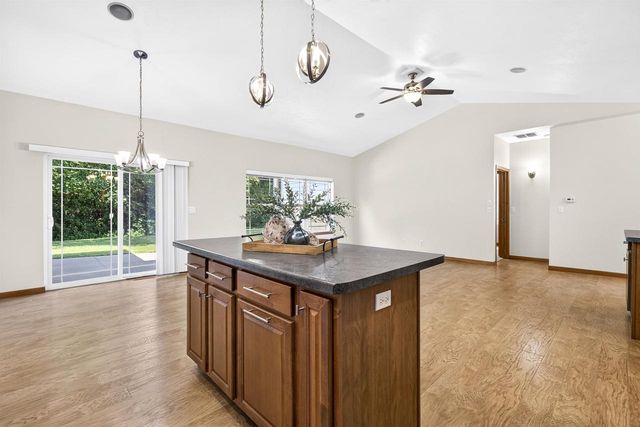1717 OAK HOLLOW LANE, Neenah, WI 54956