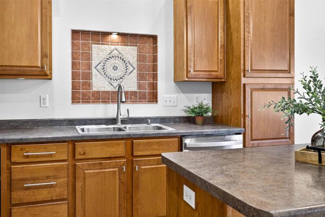 1717 OAK HOLLOW LANE, Neenah, WI 54956
