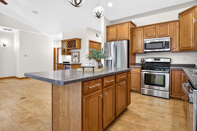 1717 OAK HOLLOW LANE, Neenah, WI 54956