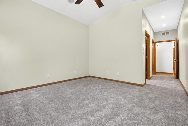 1717 OAK HOLLOW LANE, Neenah, WI 54956