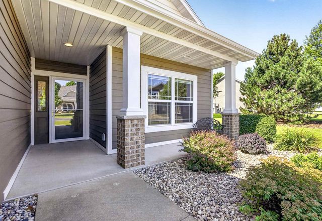 1717 OAK HOLLOW LANE, Neenah, WI 54956