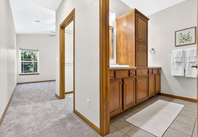 1717 OAK HOLLOW LANE, Neenah, WI 54956