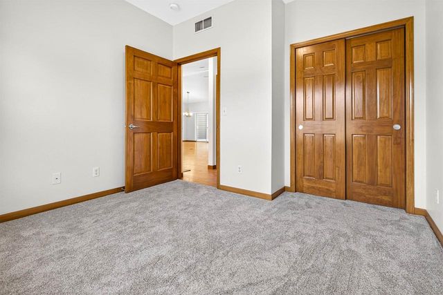 1717 OAK HOLLOW LANE, Neenah, WI 54956
