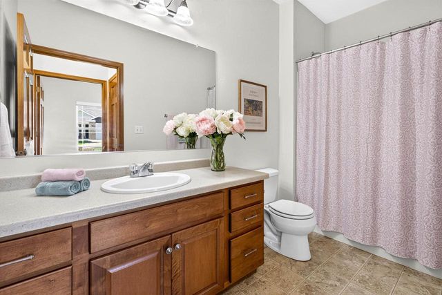 1717 OAK HOLLOW LANE, Neenah, WI 54956
