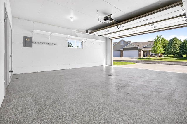 1717 OAK HOLLOW LANE, Neenah, WI 54956