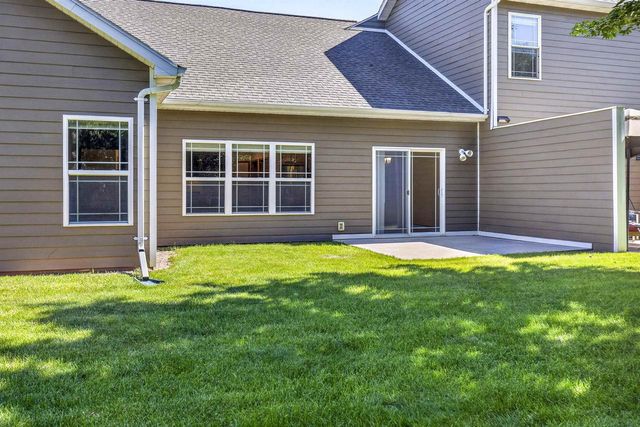 1717 OAK HOLLOW LANE, Neenah, WI 54956