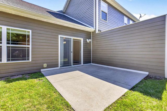 1717 OAK HOLLOW LANE, Neenah, WI 54956