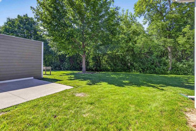 1717 OAK HOLLOW LANE, Neenah, WI 54956