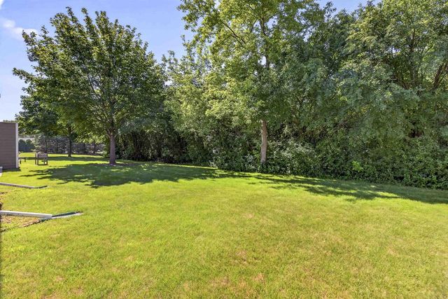 1717 OAK HOLLOW LANE, Neenah, WI 54956