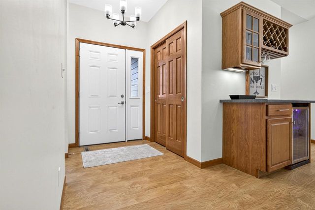 1717 OAK HOLLOW LANE, Neenah, WI 54956