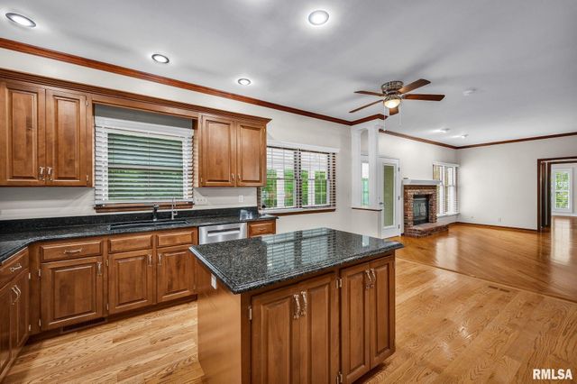 6414 N JAMESTOWN Road, Peoria, IL 61615