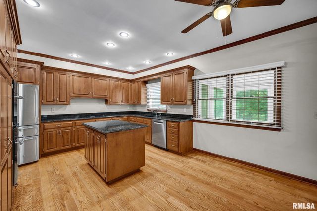 6414 N JAMESTOWN Road, Peoria, IL 61615