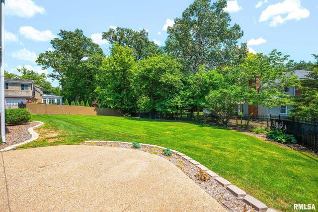 6414 N JAMESTOWN Road, Peoria, IL 61615