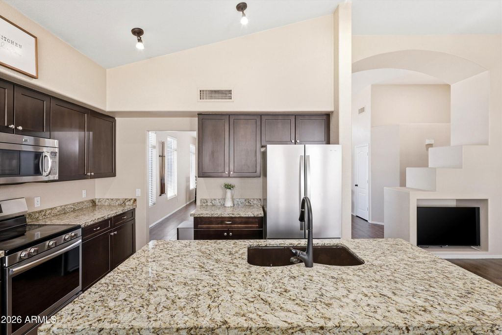 Image 11 of property listing at 22811 N 74TH Lane, Glendale, AZ 85310