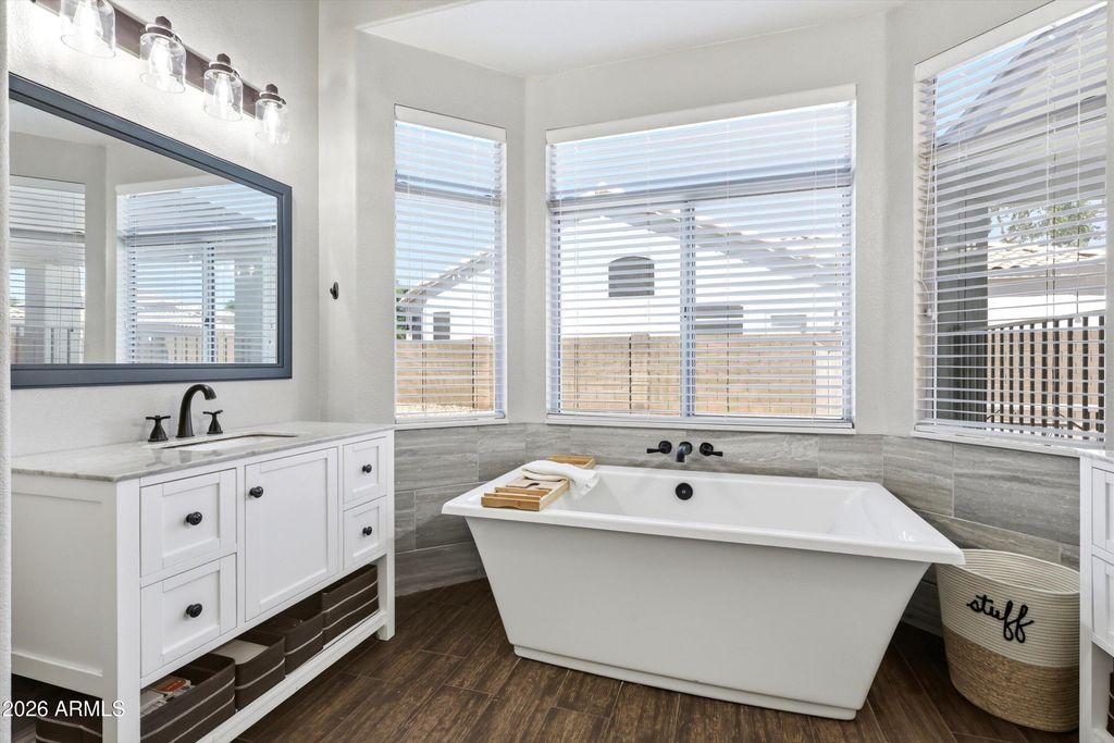 Image 15 of property listing at 22811 N 74TH Lane, Glendale, AZ 85310