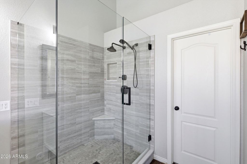 Image 16 of property listing at 22811 N 74TH Lane, Glendale, AZ 85310