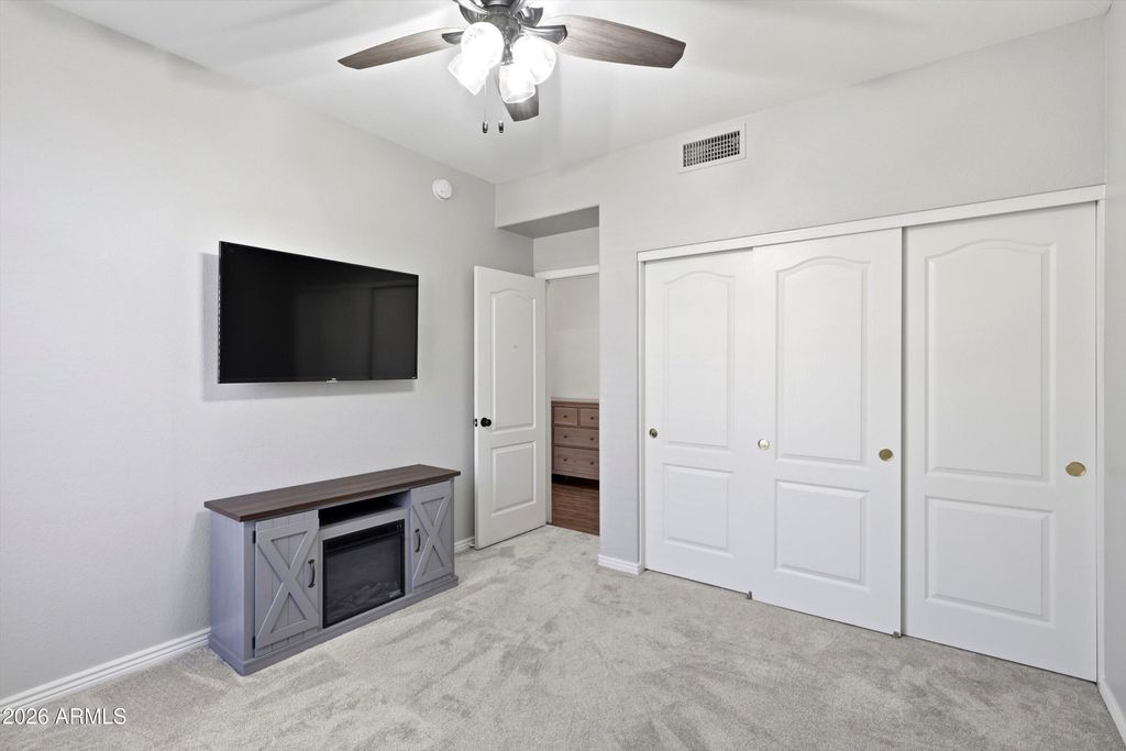 Image 18 of property listing at 22811 N 74TH Lane, Glendale, AZ 85310