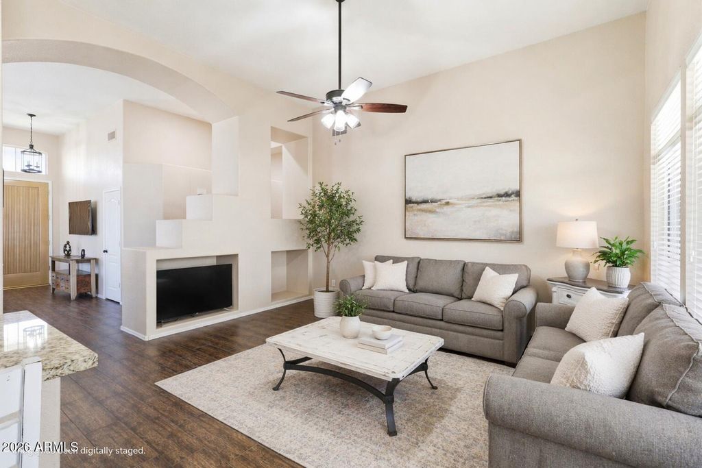 Image 8 of property listing at 22811 N 74TH Lane, Glendale, AZ 85310