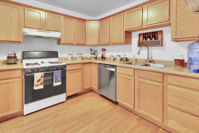 623 SOUTHTOWNE Drive 623, Belvidere, IL 61008