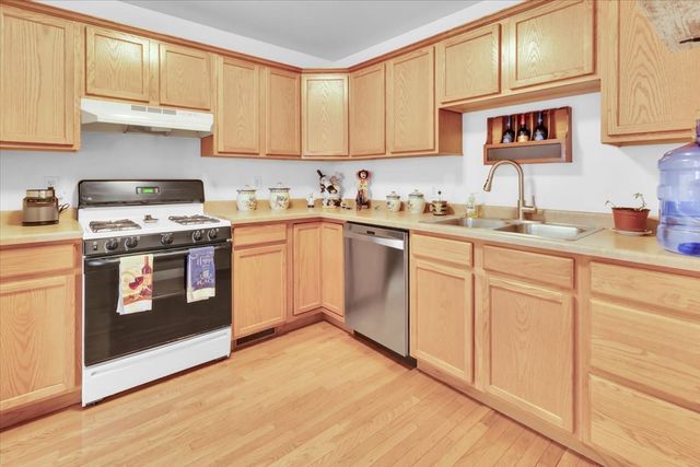 623 SOUTHTOWNE Drive 623, Belvidere, IL 61008