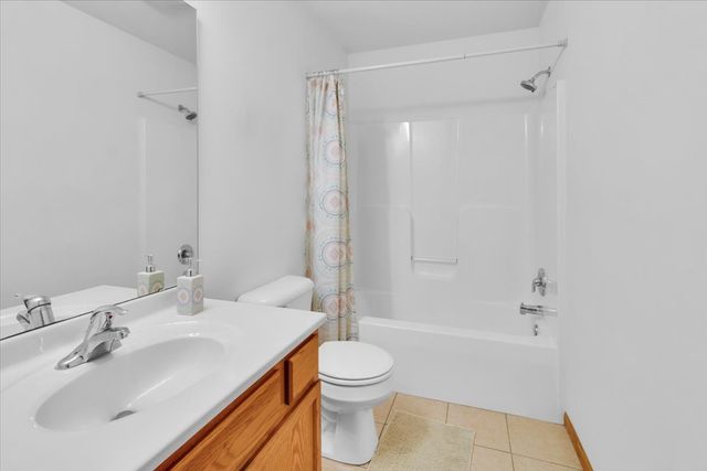 623 SOUTHTOWNE Drive 623, Belvidere, IL 61008