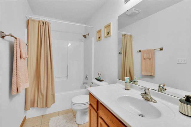 623 SOUTHTOWNE Drive 623, Belvidere, IL 61008