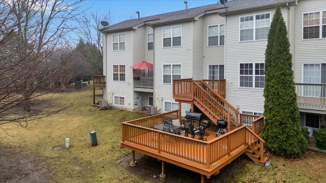 623 SOUTHTOWNE Drive 623, Belvidere, IL 61008