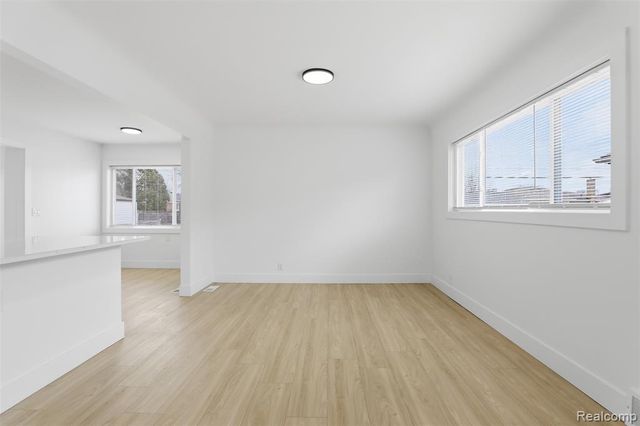 15230 Oakwood Drive, Oak Park, MI 48237