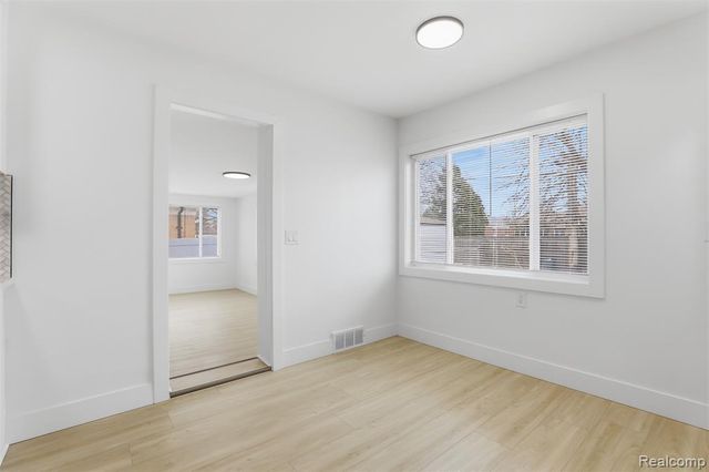 15230 Oakwood Drive, Oak Park, MI 48237