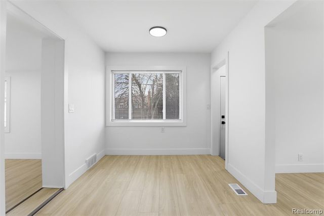 15230 Oakwood Drive, Oak Park, MI 48237