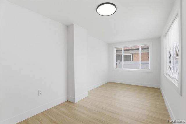 15230 Oakwood Drive, Oak Park, MI 48237