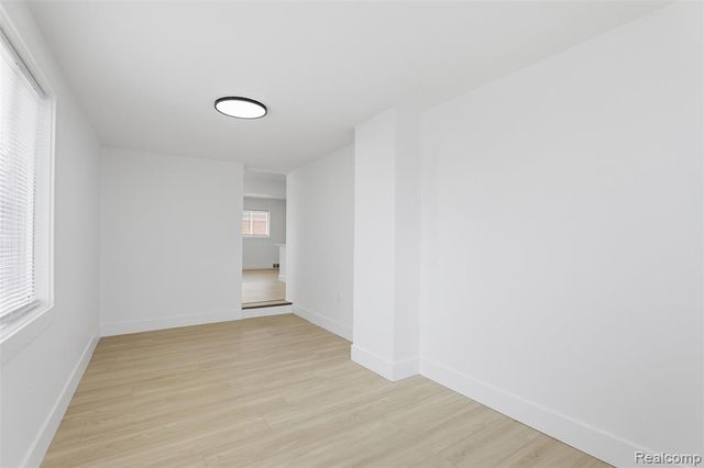 15230 Oakwood Drive, Oak Park, MI 48237