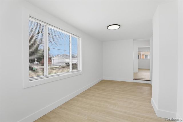 15230 Oakwood Drive, Oak Park, MI 48237