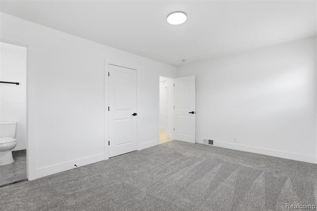 15230 Oakwood Drive, Oak Park, MI 48237