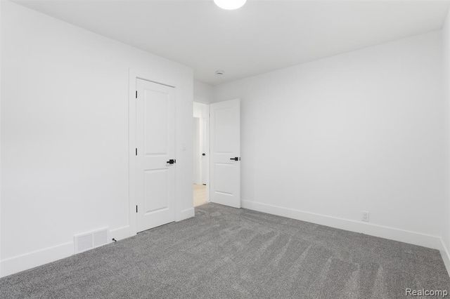 15230 Oakwood Drive, Oak Park, MI 48237