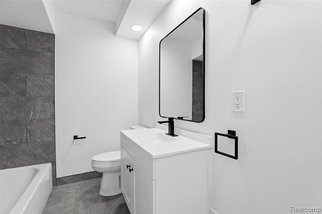 15230 Oakwood Drive, Oak Park, MI 48237