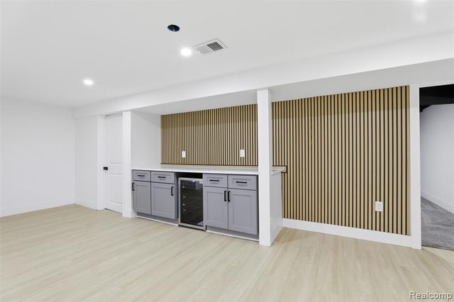 15230 Oakwood Drive, Oak Park, MI 48237