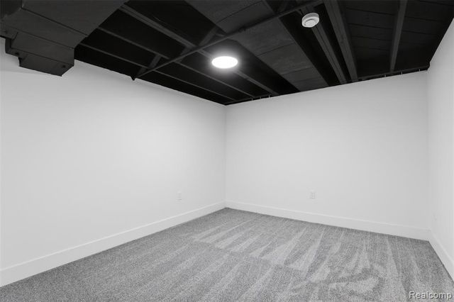 15230 Oakwood Drive, Oak Park, MI 48237